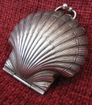 Purse, container in shape of a shell